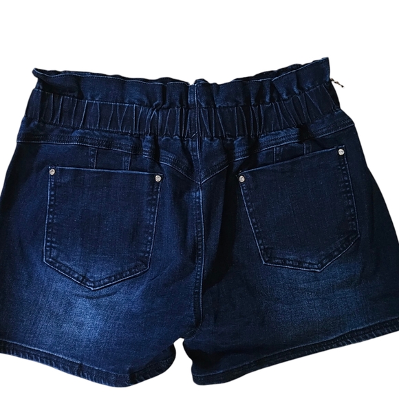 Flamingo Shop Shorts - Picture 3 of 6